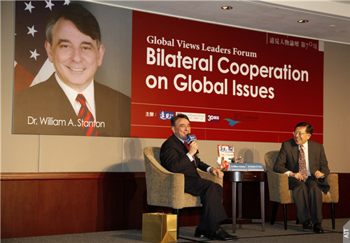 AIT Director William Stanton and Charles Kao, Chairman of Commonwealth Publishing Company, at Global views Leaders Forum on March 25, 2010. (Courtesy of Global Views)  (Photo Credits: Courtesy of Global Views)