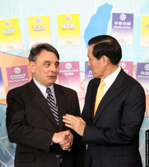 AIT Director William Stanton (left) and President Ying-Jeou Ma (right) at the 2010 International Combating Human Trafficking  Workshop on September 1, 2010.  (Photo Credits: AIT)