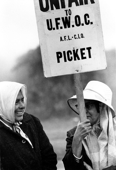 Photo of farm workers during a strike in Delano, California