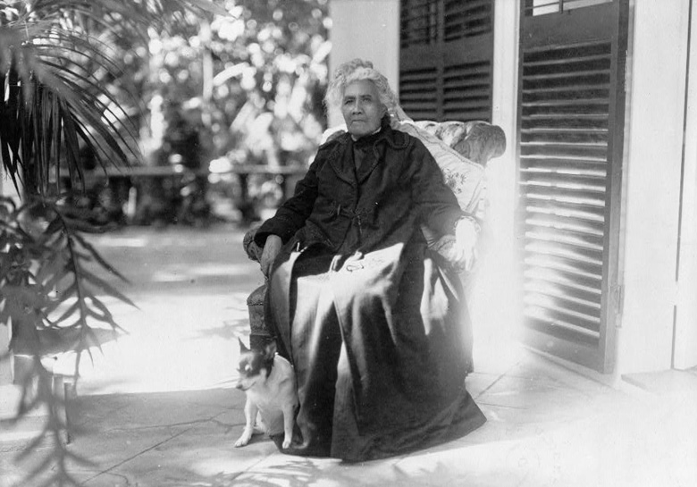 Photo of Queen Liliuokalani sitting