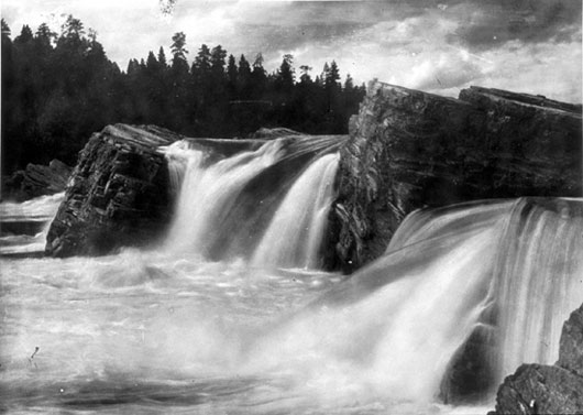 Black and white photo of Kettle Falls, Washington