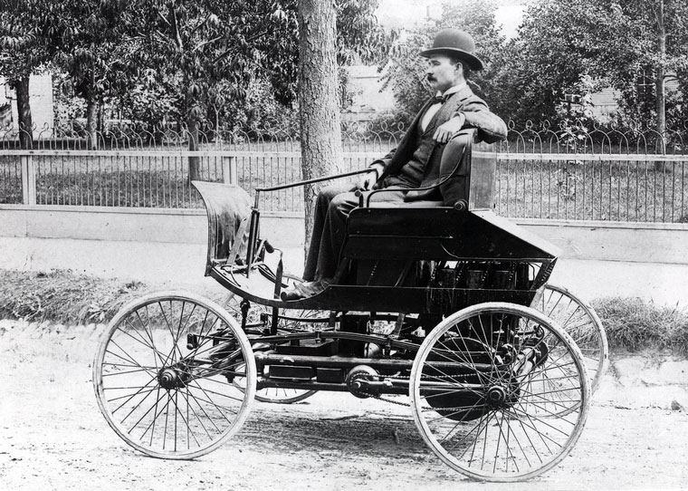 Photo of Elwood Haynes in his first car