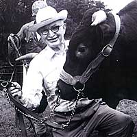 Photo of Senator Wayne Morris with his bull at the fair