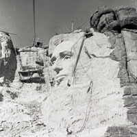 拉什莫爾山山邊的林肯雕像，1937年