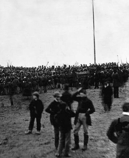 Crowds Surround Lincoln at Gettysburg