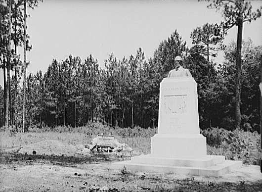 Monument to Jefferson Davis