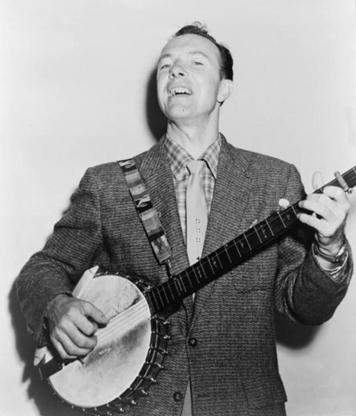 Photo of Pete Seeger singing and playing banjo