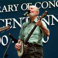 Photo of Pete Seeger celebrating the Library of Congress's 200th birthday