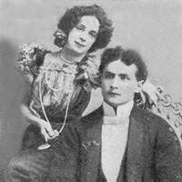 Beatrice and Harry Houdini, full-length portrait, seated, facing front, 1899.