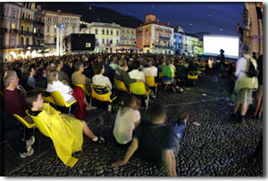 聚集在瑞士拉卡諾電影節的國際觀眾