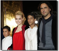 在馬拉喀什國際電影節上，(從左至右)摩洛哥演員伯卜克·艾爾·卡德、日本演員菊地凜子、摩洛哥演員賽義德·塔齊納、墨西哥導演阿加多·岡薩雷斯·伊納裡多共同出席影片《通天塔》的放映式。