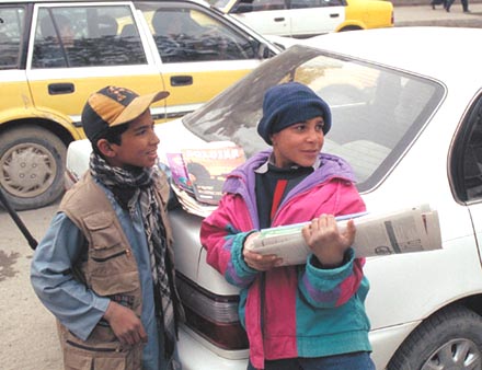 kids sell newspaper