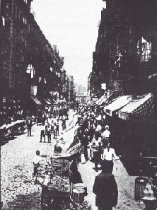 An early 1900s street scene of New York City