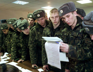 Ukranian soldiers examine ballots in Kiev in 2002.