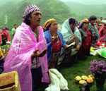 1996年在瓜地馬拉蔻赫巴喇，馬雅印第安人在歡慶新年。 (© AP Images)