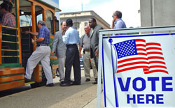 選民離開西弗吉尼亞州一個投票站。這群牧師前來投票反對有關擴大合法賭博的民意提案。