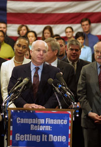 共和黨參議員約翰·麥凱恩(John McCain)為競選經費改革付出了很大努力。關於什麼樣的改革可行仍無定論。