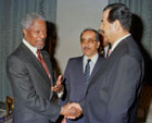 薩達姆．侯賽因與聯合國秘書長科菲．安南在巴格達會面