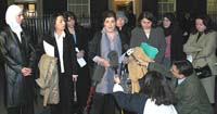 反對薩達姆政權的伊拉克婦女2002年12月在倫敦表達心聲。