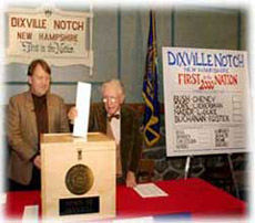 新罕布希爾州迪克斯維爾谷的市政官員投下2000年總統大選中象征性的第一票