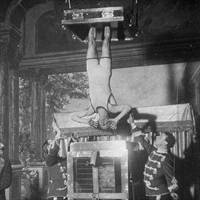 Houdini and the water torture cell, 1913.