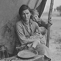 Another photo of the 'migrant mother' and her family