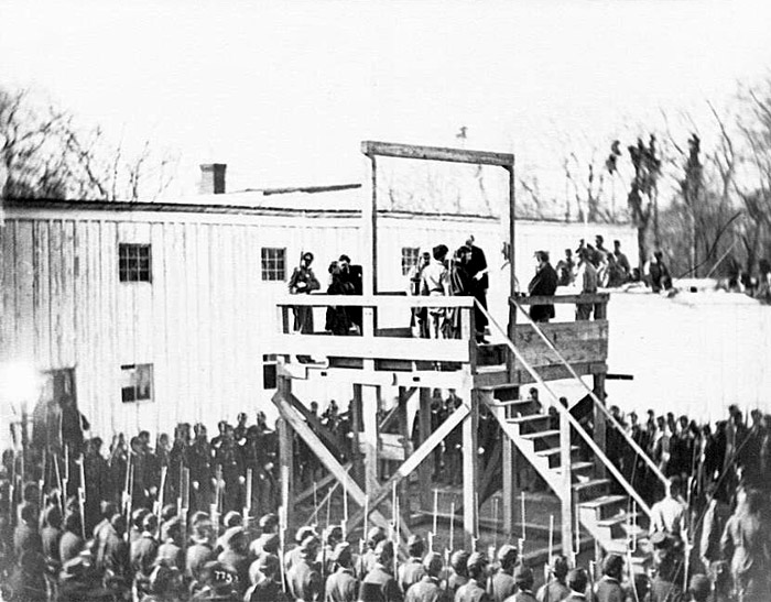 Photo of the reading of the death warrant to Wirz on the scaffold