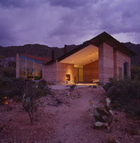 建築師喬伊設計的採用夯土牆的圖森山
居。