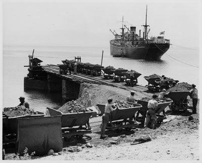 在馬歇爾計畫援助下，希臘得
以加速開採鋁礬土礦。