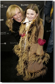 澳大利亞女演員托妮·柯利特(左)與美國小演員阿比蓋爾·佈雷斯林