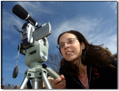 2004年，達美航空公司贊助了一個電影節，旨在鼓勵喬治亞州八所院校的數千名學生向電影製作專業發展，有些人是在此初試身手。薩拉·惠特馬什拍了一部片子，講述她所在的喬治亞州大學的學生組織。