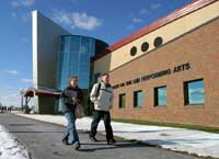 俄亥俄州特裡多的歐文斯社區學院，提供兩年制的副學位。 