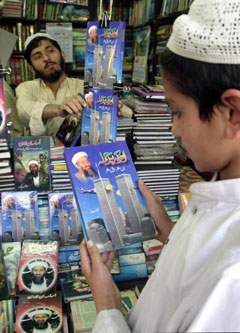 恐怖主義被頌揚，恐怖活動被描述為激動人心的事件，這是
誘使青少年投身恐怖主義的原因之一。