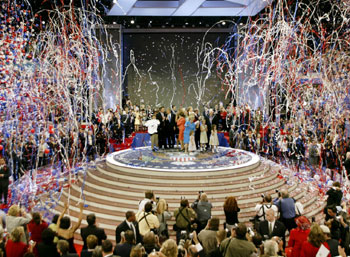 近幾十年來，由於預選活動增加，共和黨與民主黨的總統候選人提名大會的重要性逐步減弱。現在，提名大會的主要作用是為被提名人造勢。圖為2004年在紐約舉行的共和黨提名大會。