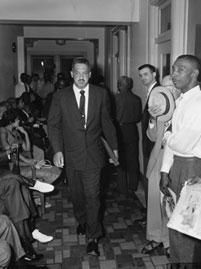 瑟古德·馬歇爾來到阿肯色州小石城聯邦地方法院