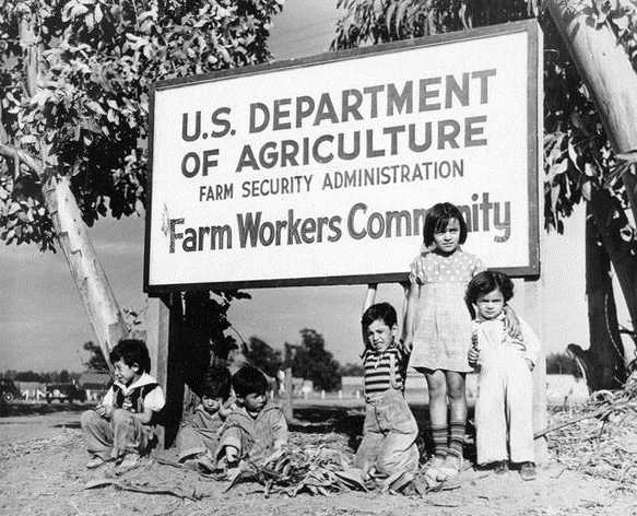 1940年代，因為常遷徙的緣故，許多農場季節工人全家都住在政府贊助的營地內 