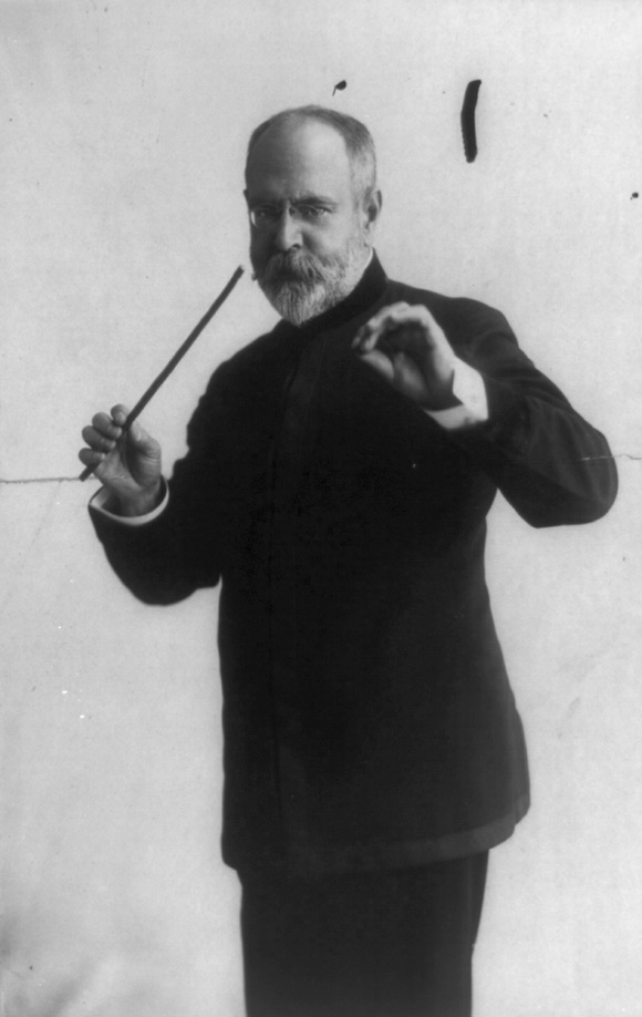 運用他的指揮棒、蘇沙便能進行音樂創作 With a small wave of his baton, Sousa made music 