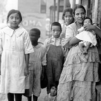 Photo of a Mexican family in Omaha, Nebraska, 1922
